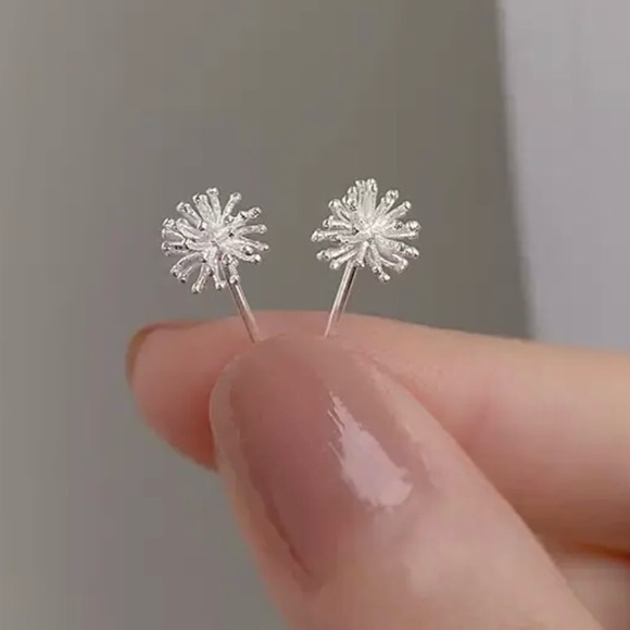“Dandelion Balls” 925 Sterling Silver Tiny Dainty Spikey Flower Firework Studs - Picture 11 of 16